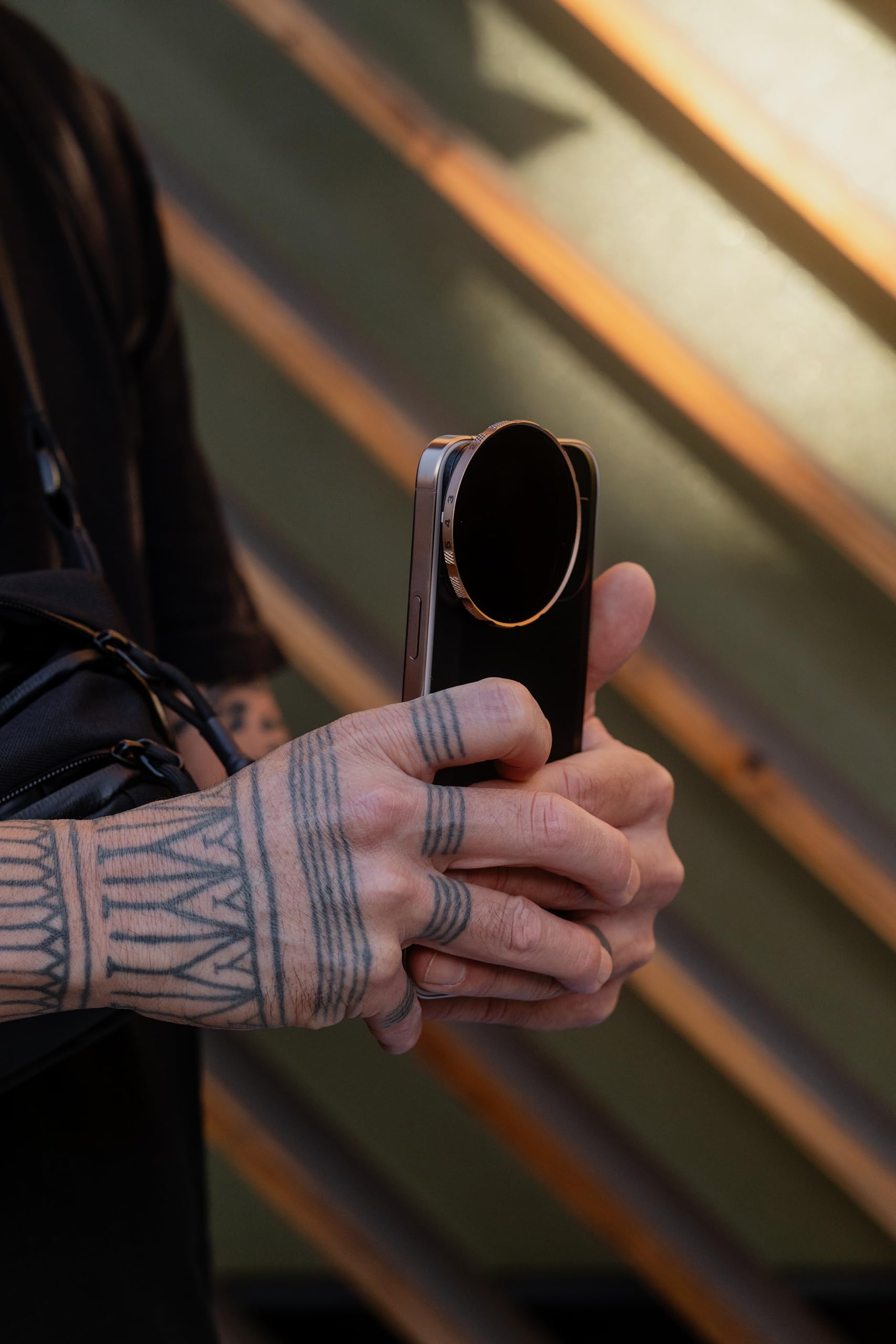 Amazon.co.jp: PolarPro - LiteChaser iPhone 16 - VND 2-5 ブラック